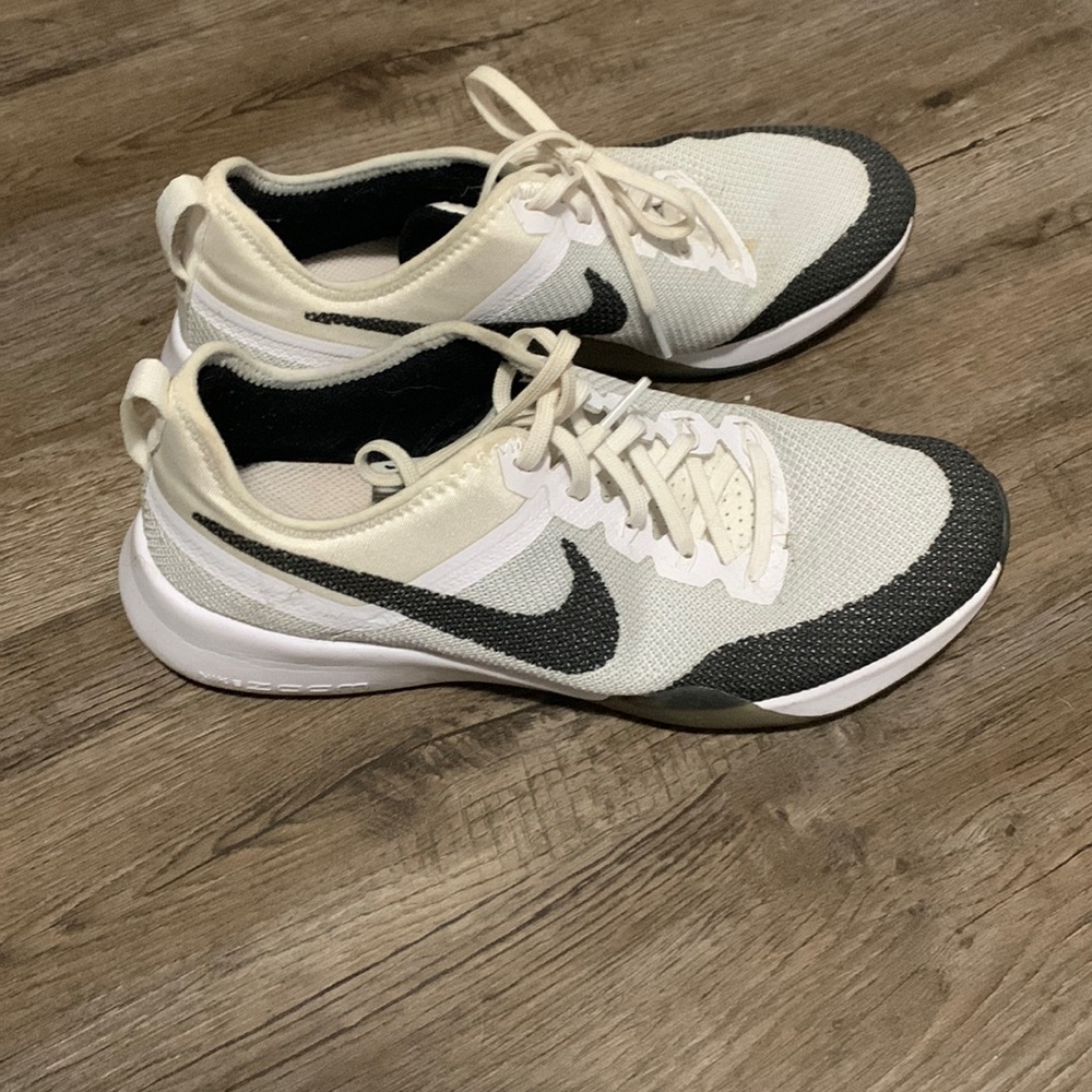 Women’s running shoes